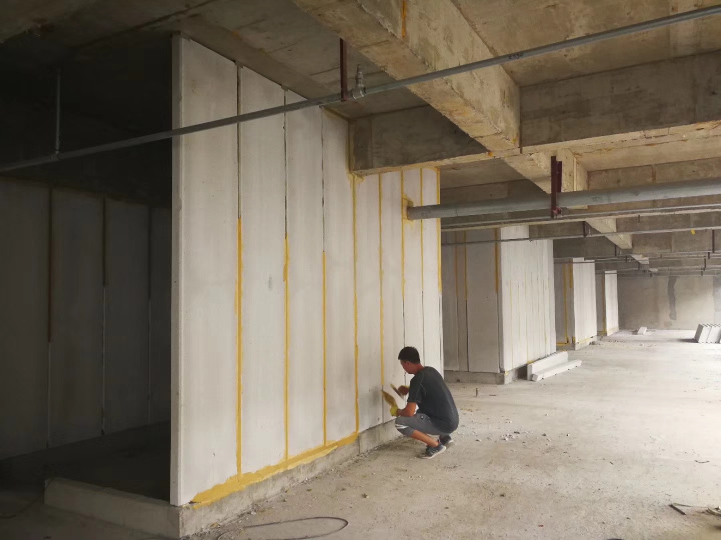 郯城无机发泡轻骨料混凝土隔墙板施工技术性能研究